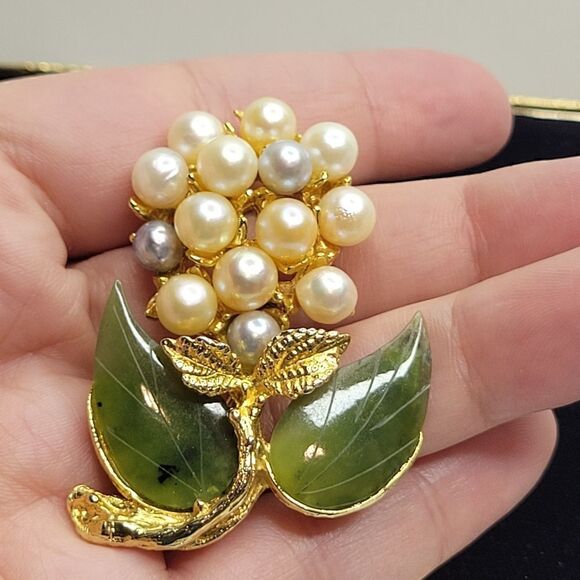 Swoboda Two Colors Pearl and Jade Flower Brooch Signed SWO, INC - Picture 2 of 13